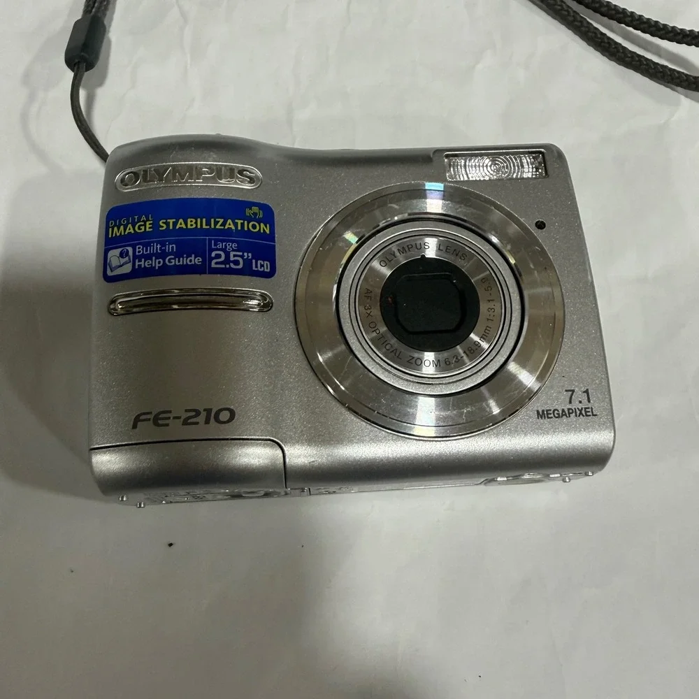 Olympus Unisex FE-210 Digital Camera 7.1MP Silver Y2K Vintage Digicam Aesthetic